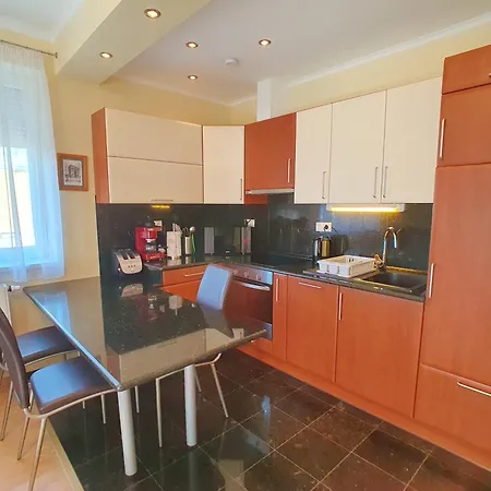 No 20 Andrea Apartment *